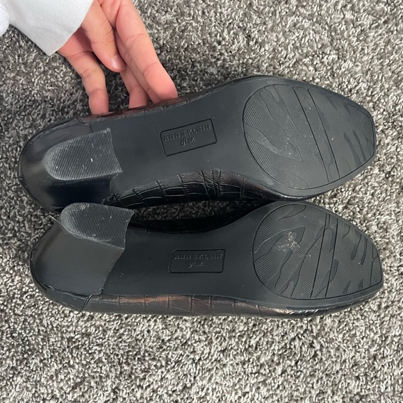Anne Klein Black Leather Pumps - Picture 3 of 4